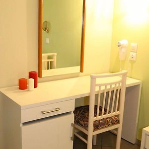 Klassieke Kamer met een King Size Bed in een Bijgebouw